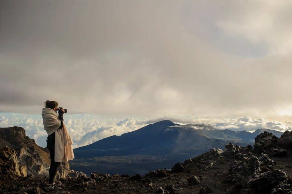 Event photographer Applehead Studio photographing sunrise in Hawaii